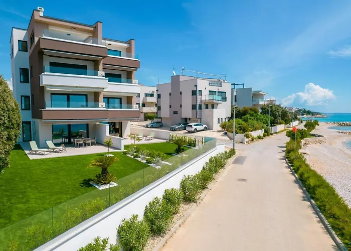 Apartments Mandre I